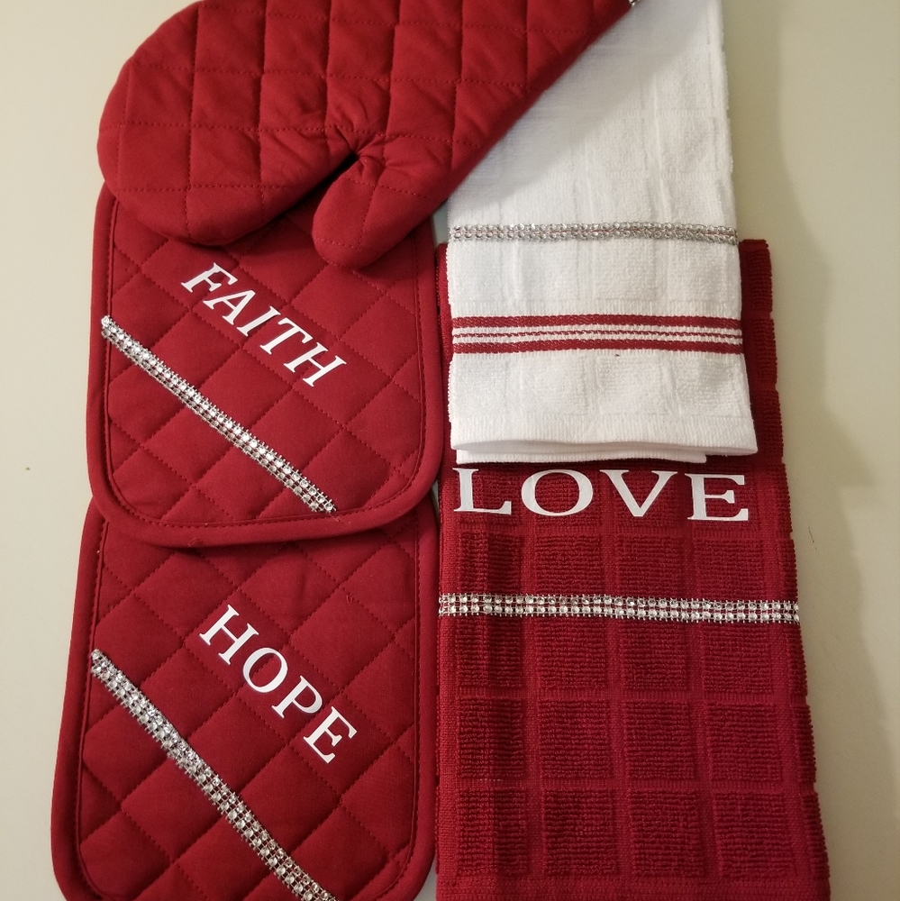 Decorative towels set.